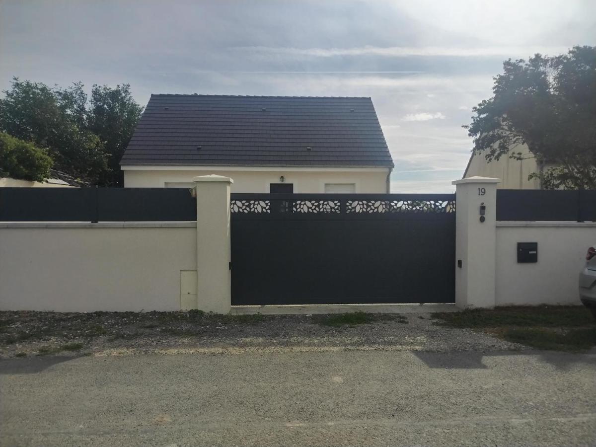 Petite Maison Au Calme Poupry Exterior photo